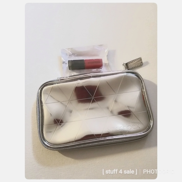 Smashbox Metallic Makeup Bag w/ Mini Lipgloss - Picture 1 of 2